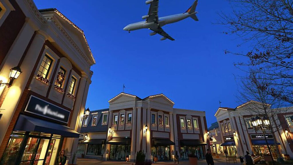 McArthurGlen Designer Outlet Night View