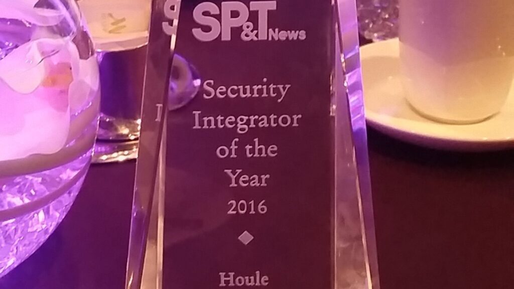 Houle receives the SP&T Security Integrator of the Year 2016 Trophy.